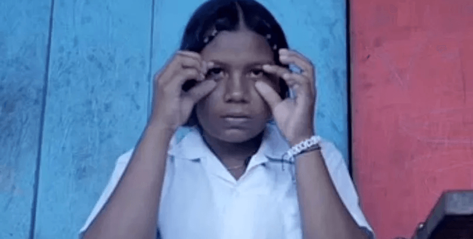 Подростка похитили пришельцы, инопланетяне, курьезы, похитили девочку, похищение людей, племя в джунглях, реактивный ранец