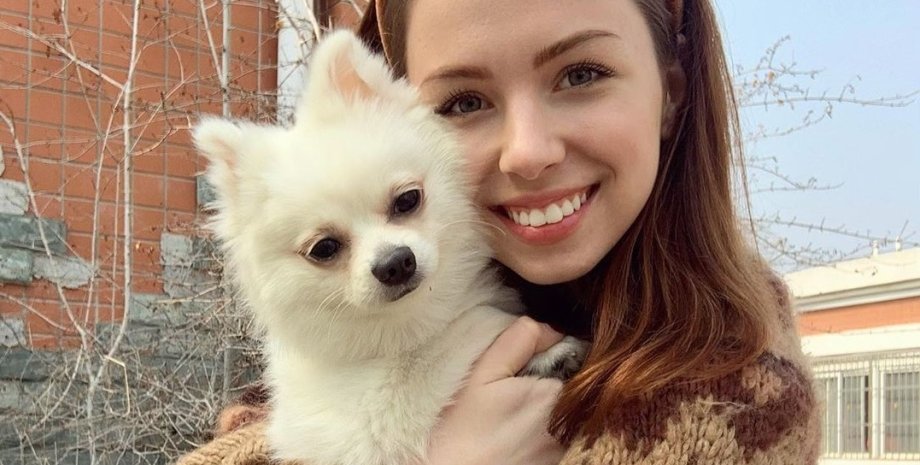 Анастасия Зинченко с собачкой Мишель / Фото: Instagram nastyazinchenko_