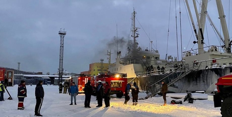 пожежа на риболовному судні в Мурманську, в Мурманську загорілося судно принцеса арктики, пожежа на принцесі арктики