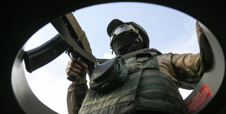 ВС РФ Военный ВС РФ с оружием