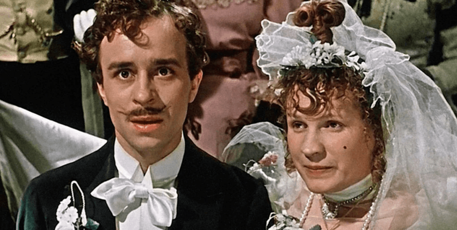 Кадр из фильма За двумя зайцами как выглядят могилы главных актеров фильма "За двумя зайцами