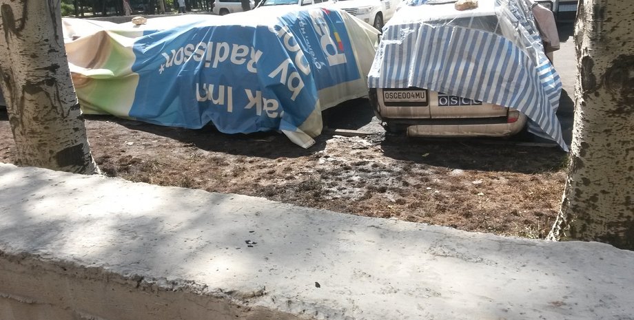 Сгоревшие машины миссии ОБСЕ в Донецке / Фото: Сегодня