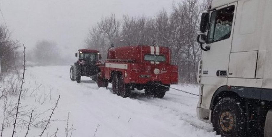 Укравтодор, Одеська область, сніжна пастка, вантажівки, затор, дорога, ДСНС, погода