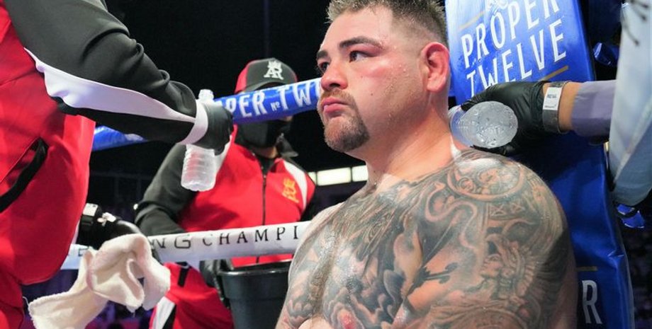 Энди Руис отправил тренера в нокдаун