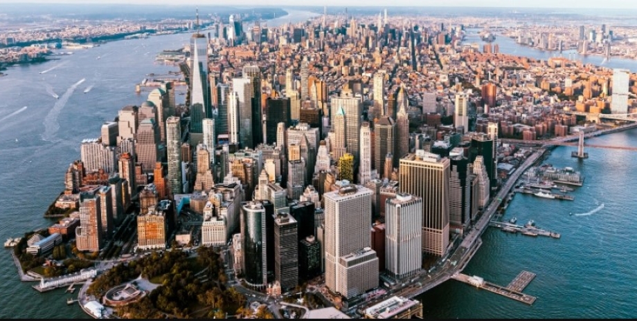 Нью-Йорк неумолимо тонет. Ученые рассказали, что небоскребы тянут город на морское дно