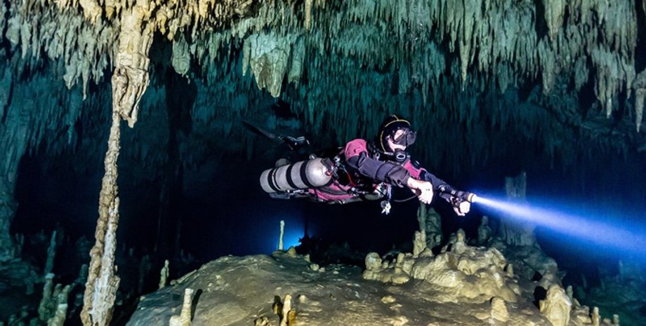 тунель під мексикою, печери під мексикою