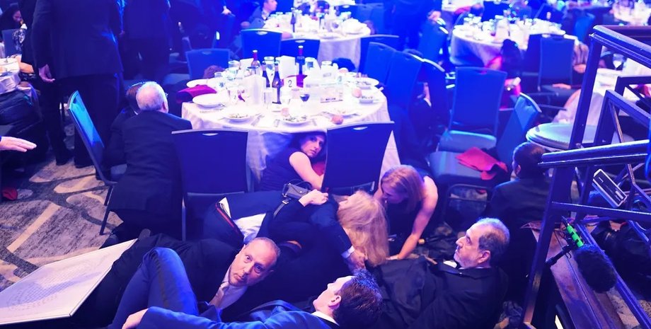 замах на трампа вечеря журналістів замах на трампа паніка в залі