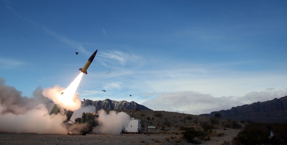 Les États-Unis ont un peu plus d'un millier de missiles ATCMS avec différentes p...