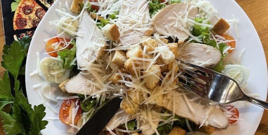 Салат "Цезар" Салат "Цезар", салат цезар рецепт, як приготувати салат цезар, цезар із куркою