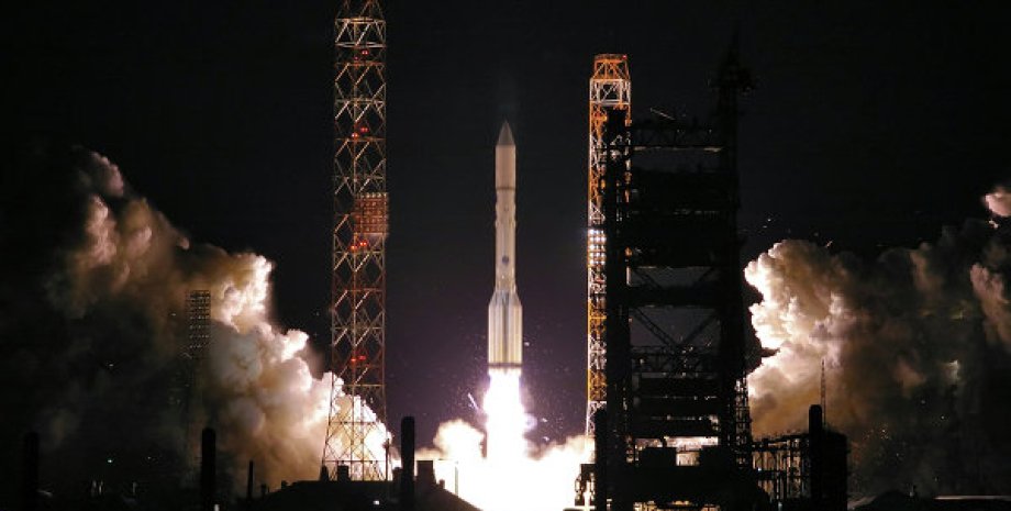 Запуск ракеты-носителя "Протон-М" / Фото: "РИА Новости"