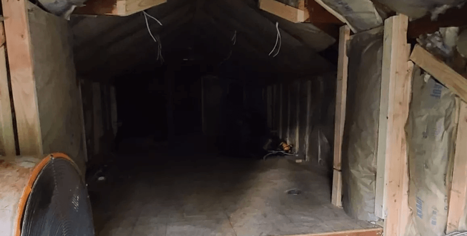 Гардероб на чердаке, старый жуткий чердак, гардероб, жуткий чердак, ремонт, соцсети, фото до и после, подарок для жены