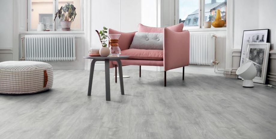 Ремонт в доме, женщина нашла дубовый пол под старым ламинатом, интересные находки, открытия