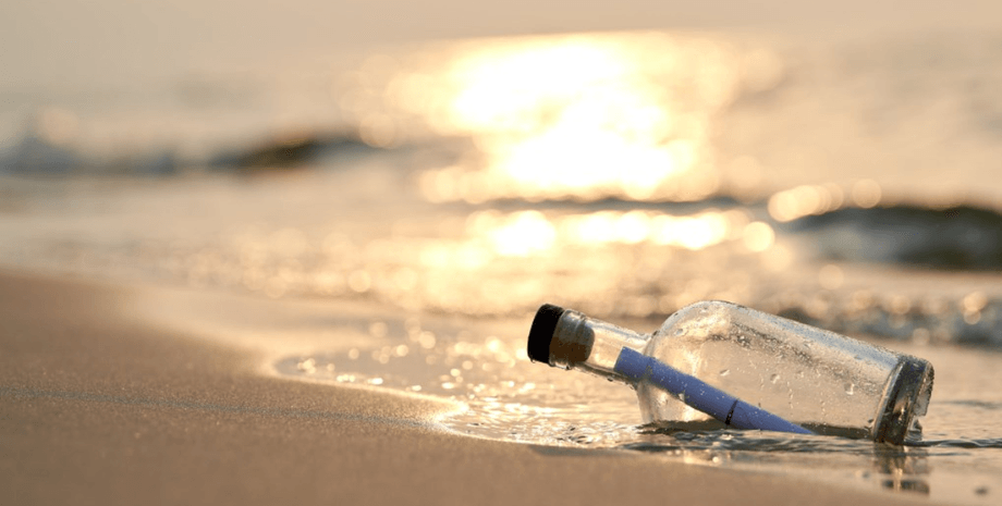 бутылка на побережье
