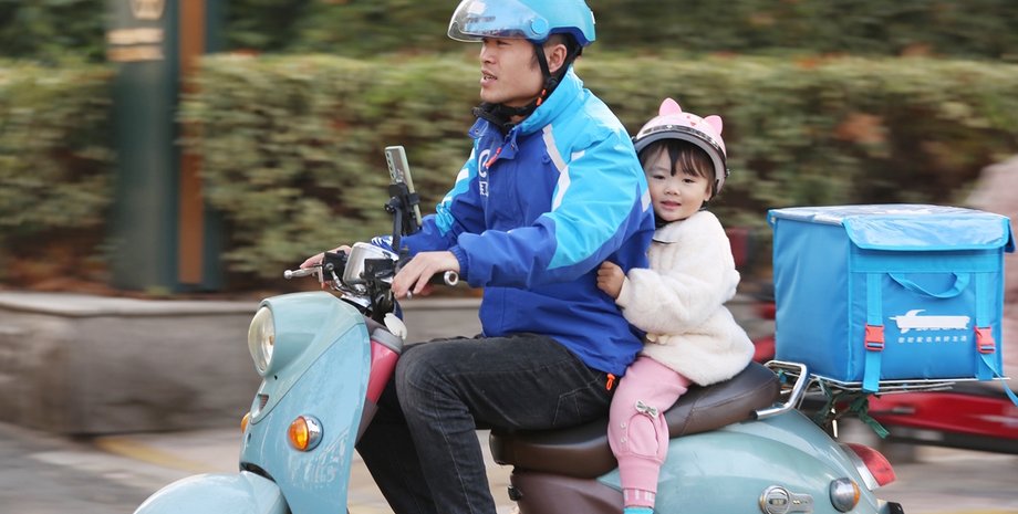 Курьер, Китай, ребенок, скутер