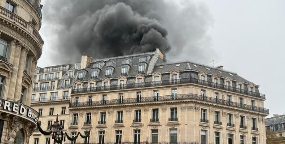 В Париже вспыхнул пожар