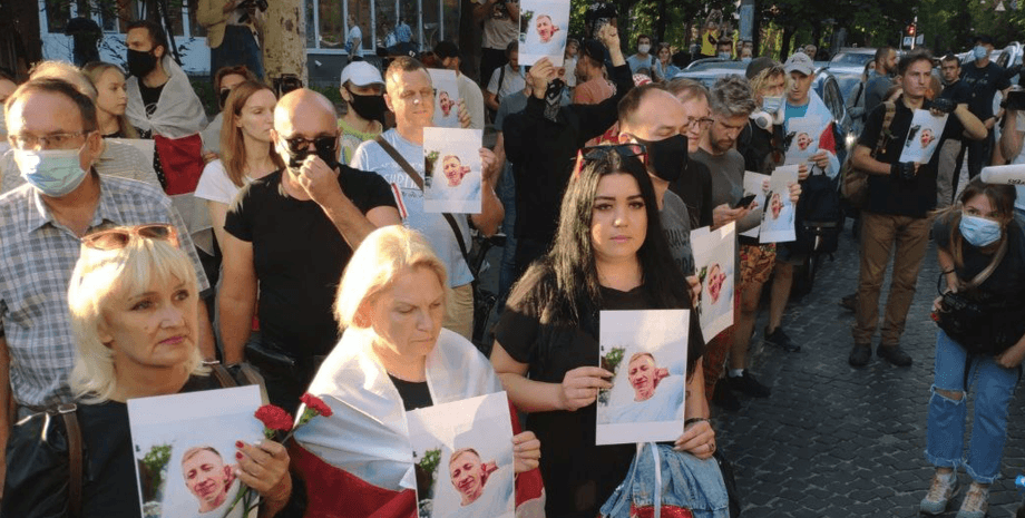 посольство Беларуси, акция 3 августа, Виталий Шишов