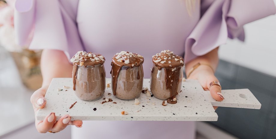 Дієтологиня пояснила, чому завжди хочеться солодкого