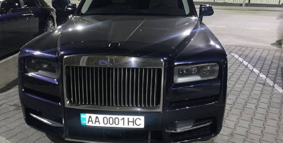 Rolls-Royce Cullinan, Rolls-Royce Phantom, Виктор Полищук, ТЦ Гулливер