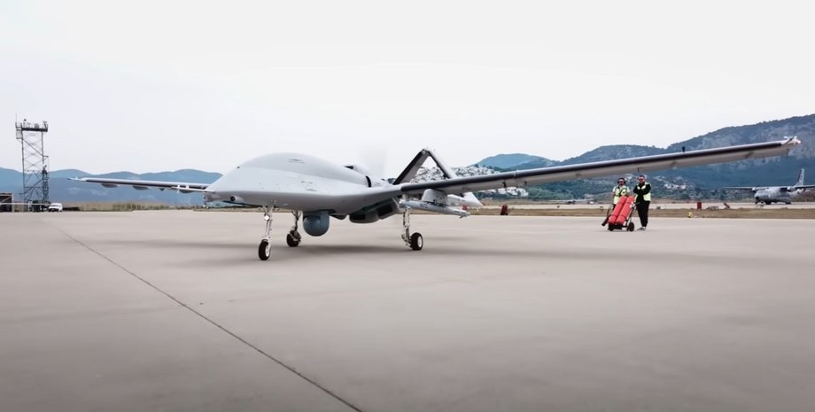 Bayraktar TB3 с ракетой IHA-122