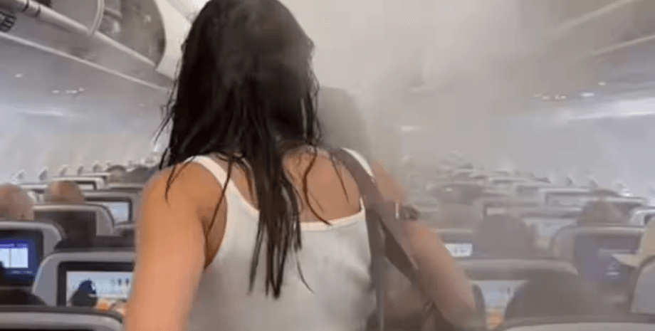 Дощ у літаку, освіжаюча волога влітку, освіжаюча процедура, дощ під час польоту, пасажири замерзли, пілот рейсу