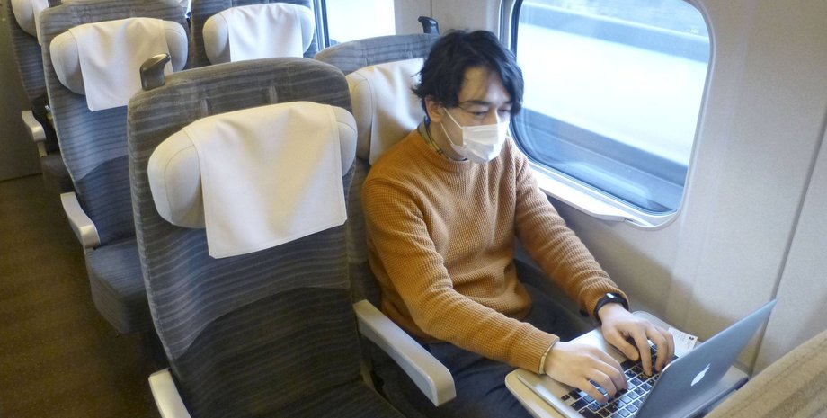 японец, япония, работа в поезде, поезд