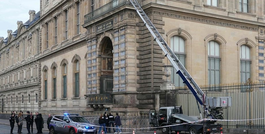 пограбування лувру компанія підйомник