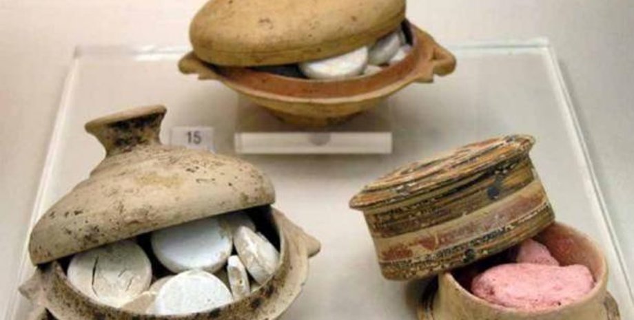 Токсичність свинцевого білого пігменту, Історія свинцевого білила, Небезпечний вплив свинцевих білил, Небезпеки стародавніх фарбових пігментів, Художнє використання діоксиду титану, токсичність в історичних художніх матеріалах