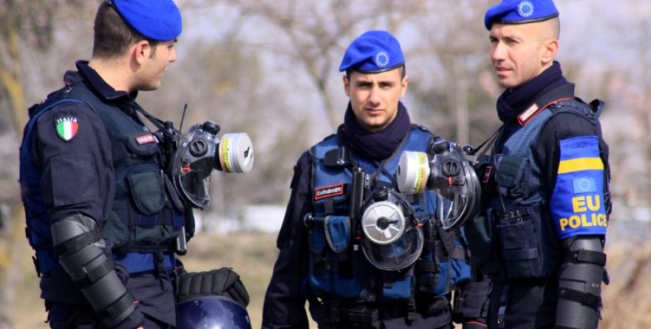 Итальянские полицейские / Фото: eulex-kosovo.eu