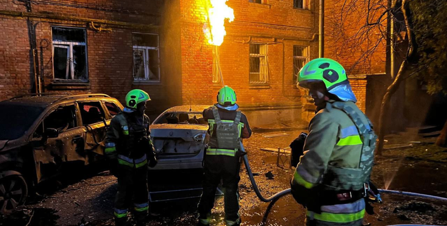 Dítě s četnými řezanými rány bylo hospitalizováno. V důsledku pádu fragmentů UAV...