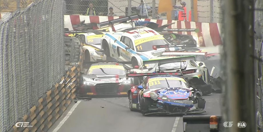 Скриншот: youtube.com / CrashRacing