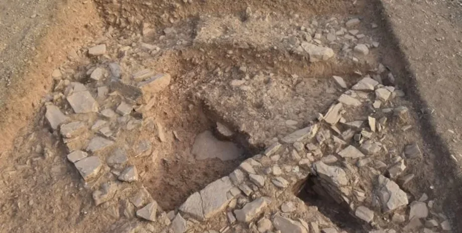 Афины, археологическое открытие, городище, греческая история, раскопки, уникальная находка, греческая археология, добыча серебра, исторические сооружения, древние жилища, исследования, археология, железный век, здание железного века