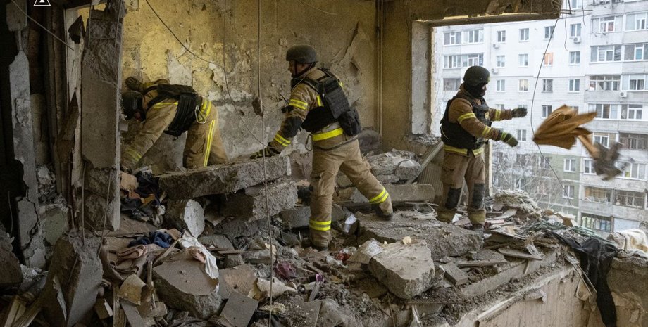 обстрел Украины, ночной обстрел, Сумы, атака БПЛА, последствия атаки, жилая многоэтажка,