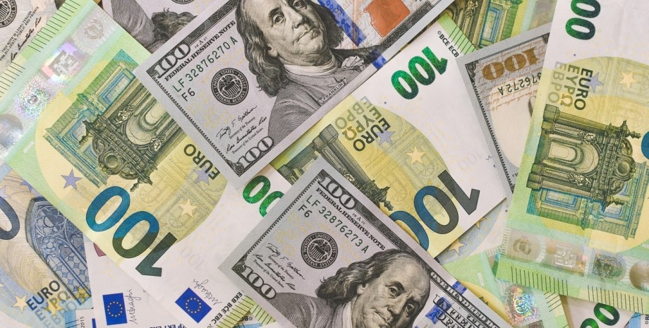 евро дешевле доллара, евро дешевеет, доллар дороже евро, доллар дорожает, курс евро к доллару, курс доллара к евро