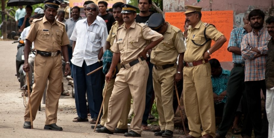 полиция индия, индия лже-полицейские, фальшивые полицейские индия, мошенники индия полицейские