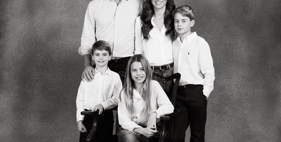 Різдвяний портрет кейт міддлтон принца вільяма, принц луї без пальця, фотошоп кейт міддлтон, королівська сімʼя