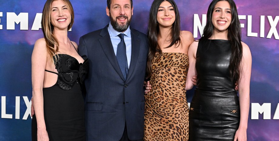 Адам Сэндлер с семьей, адам сендлер жена, дочери адама сендлера, джеки сендлера, человек-космос