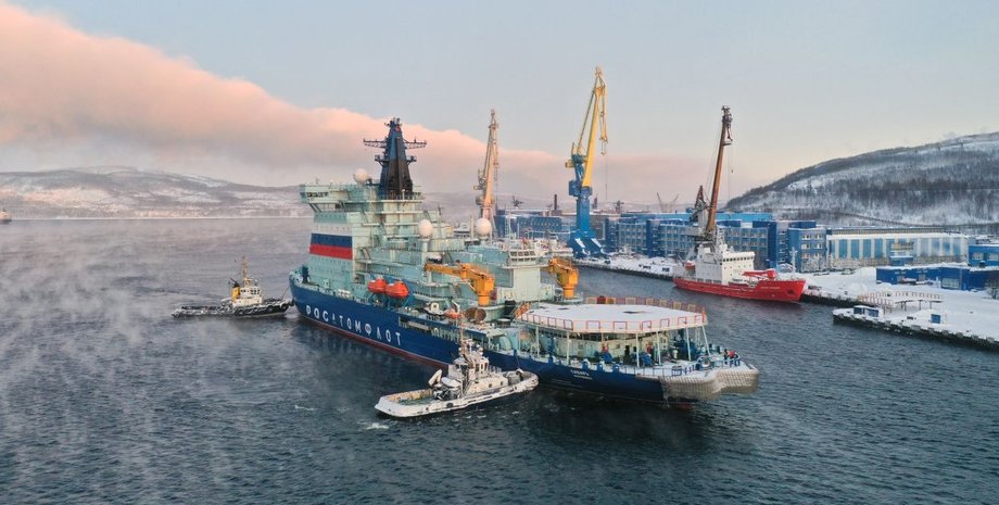 Атомный ледокол "Сибирь" в порту Мурманска