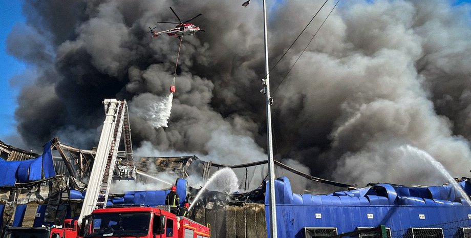 Логистический центр Эпицентра после удара ВС РФ