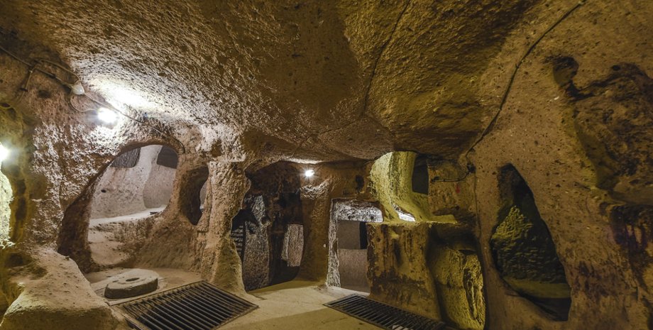 У 1963 році чоловік знайшов стародавнє підземне печерне місто під час ремонту свого будинку