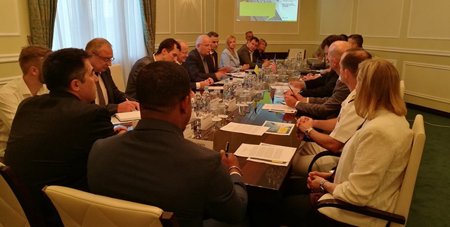 Встреча с замминистра обороны США / Фото: facebook.com/skubiv