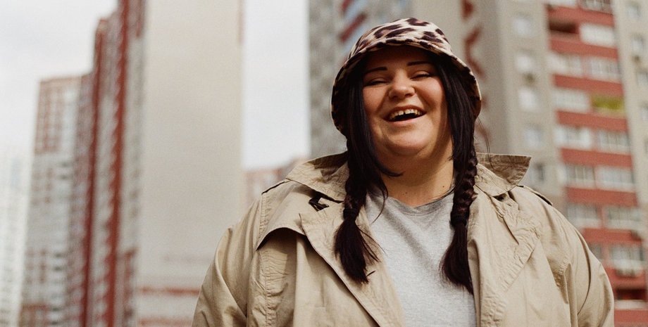 Кадр из клипа alyona alyona "Пушка"