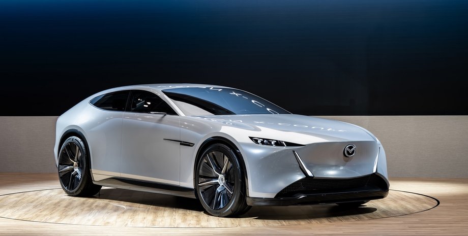 новый седан Mazda