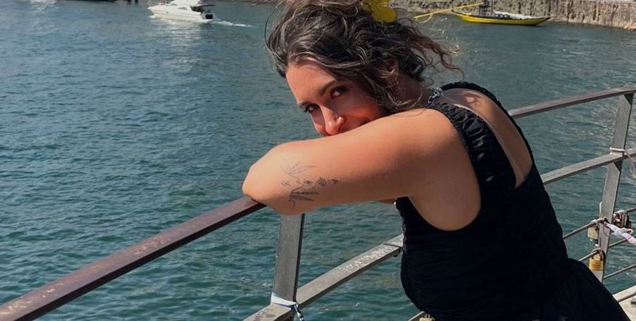 Женщина пошла на свидание сама с собой и неожиданно встретила симпатичного мужчину