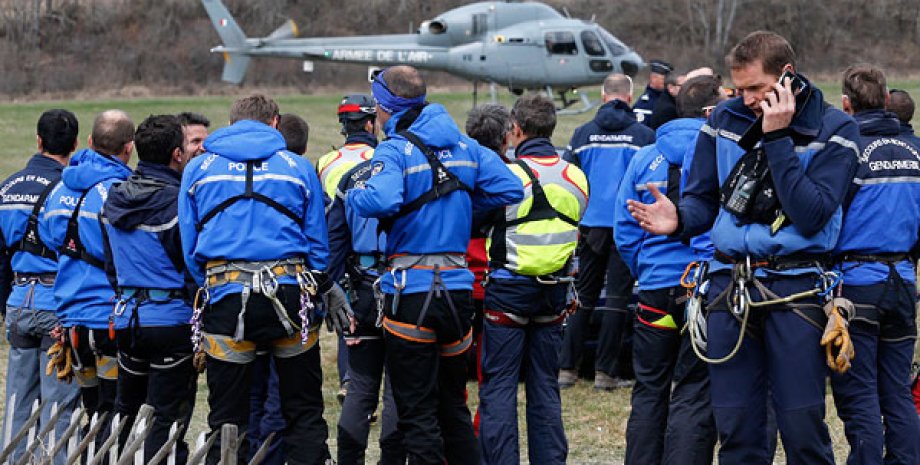 Операция по поиску разбившегося во Франции A320 / Фото: Reuters