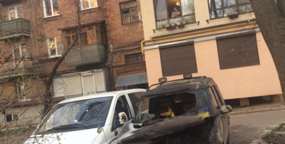 Сгоревший автомобиль волонтеров / Фото пресс-службы МВД