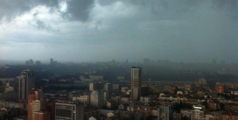 Гроза с градом в Киеве / Фото из соцсетей