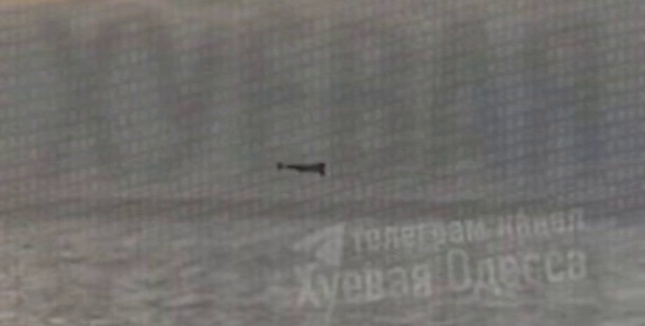 Російський БПЛА Шахед падає у Чорне море "Шахед" підлітає до води