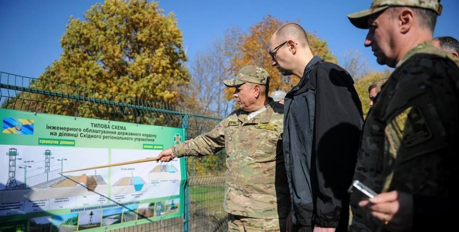 Арсений Яценюк на строительстве "Стены" / Фото: facebook.com/yatsenyuk.arseniy