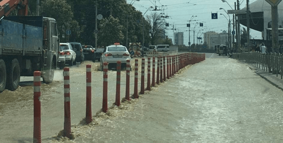 потоп, вулиця володимира антоновича, прорив трубопроводу, потоп