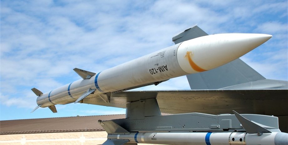 ракета AIM-120